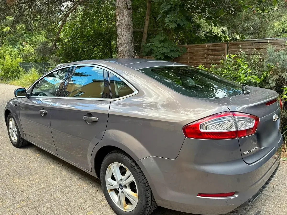 Gebraucht Ford Mondeo 116 PS (85 kW) 2011 Grau Limousine