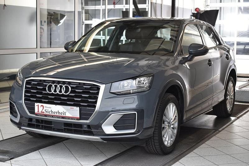 Grau Gebraucht 2019 Audi Q2 Advanced SUV | 23.899 € (Teuer) - Bild 1/4