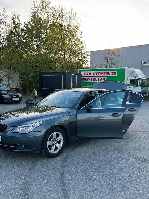Grau Gebraucht 2007 BMW 523 Limousine | 4.300 € (Guter Preis) - Bild 1/4