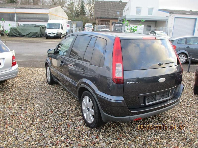 Gebraucht Ford Fusion 90 PS (66 kW) 2009 Grau Limousine