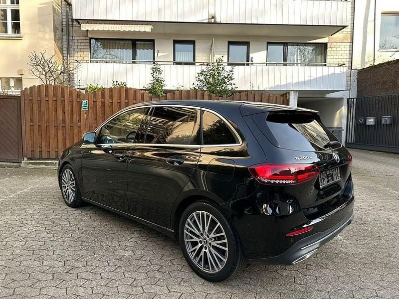 Gebraucht Mercedes B200 150 PS (110 kW) 2021 Schwarz Van / Kleinbus