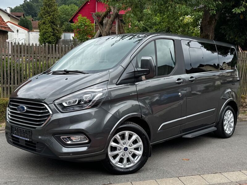 Grau Gebraucht 2019 Ford Tourneo Custom Titanium Van / Kleinbus | 36.950 € (Teuer) - Bild 1/4