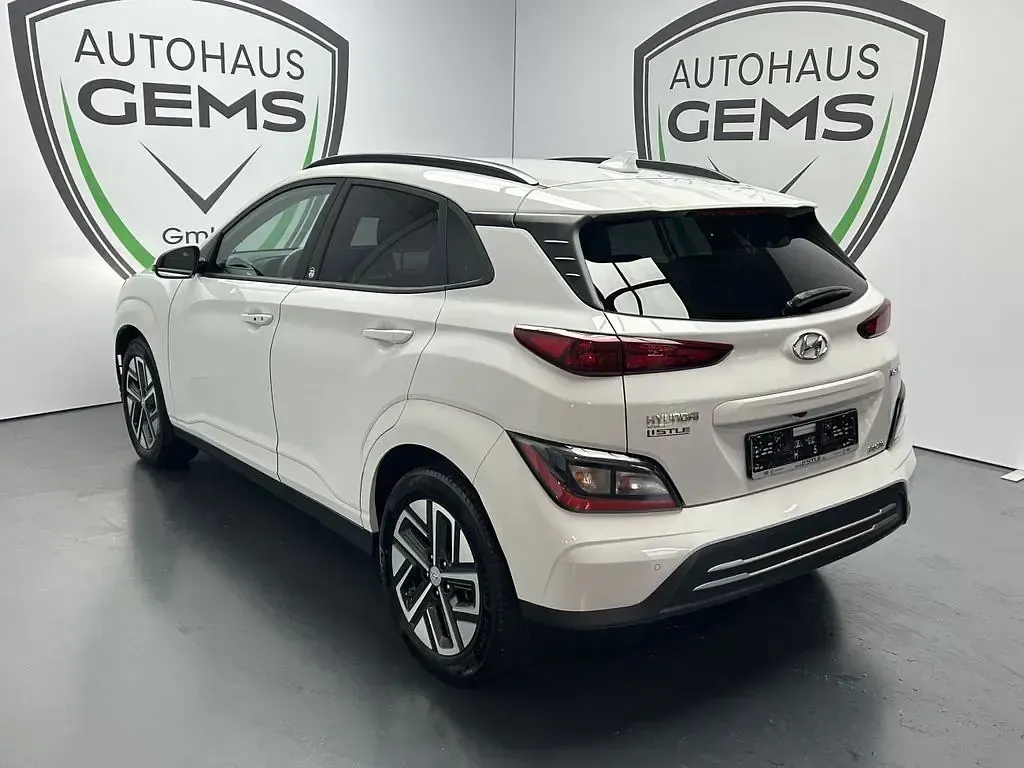Gebraucht Hyundai Kona Edition 30+ 100 kW (136 PS) 2022 Weiß SUV