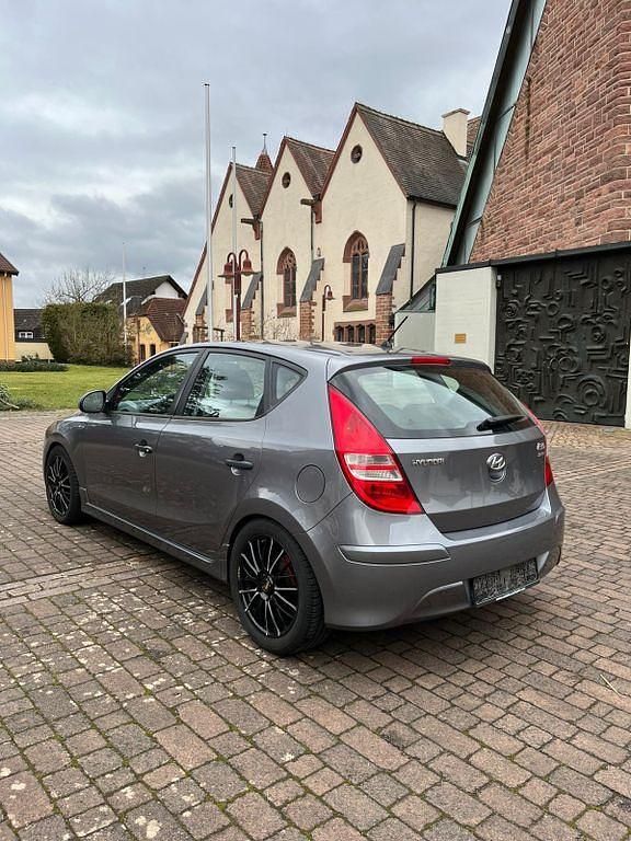 Gebraucht Hyundai i30 109 PS (80 kW) 2012 Grau Limousine