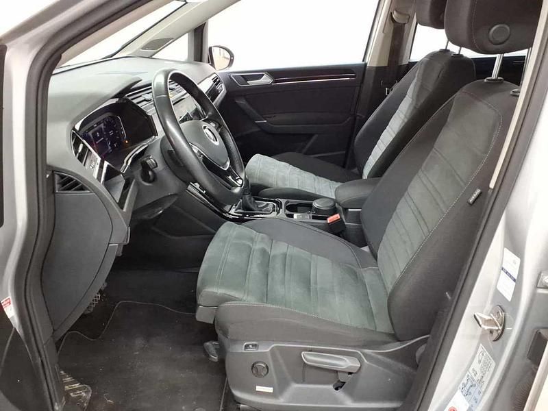 Gebraucht VW Touran Highline 150 PS (110 kW) 2021 Reflexsilber metallic Van / Kleinbus