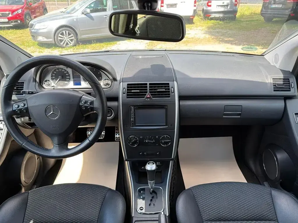 Gebraucht Mercedes A160 Avantgarde 95 PS (69 kW) 2012 Calcitweiss/zirrusweiss Limousine