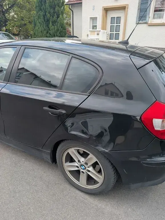 Gebraucht BMW 118 129 PS (94 kW) 2007 Schwarz Kleinwagen