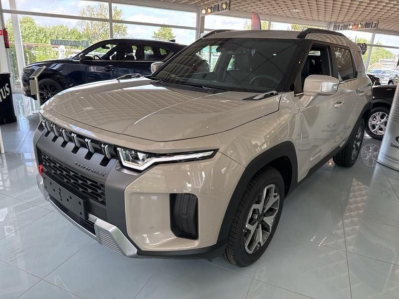 Latte greige Neu 2025 Ssangyong Torres SUV | 32.980 € - Bild 1/4