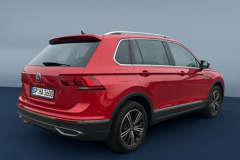 Gebraucht VW Tiguan Life 150 PS (110 kW) 2023 Kings red metallic SUV