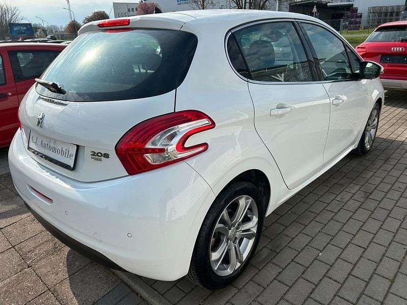 Gebraucht Peugeot 208 Style 92 PS (67 kW) 2014 Weiß Kleinwagen