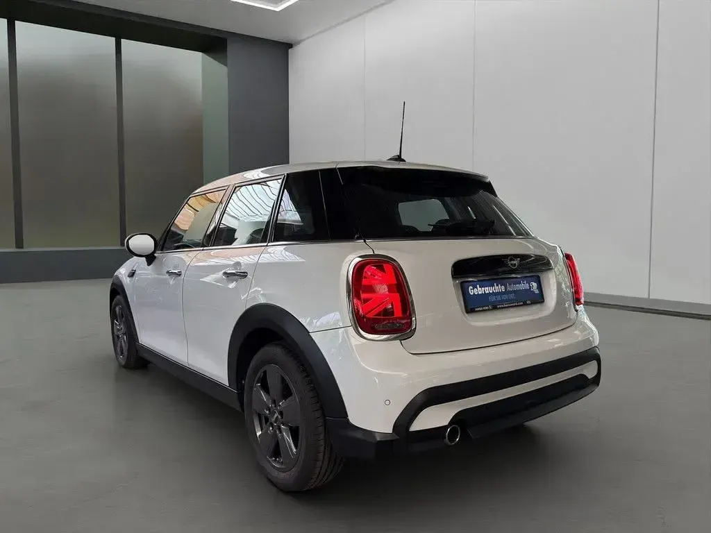 Gebraucht Mini Cooper Classic 136 PS (100 kW) 2023 Weiß Kleinwagen