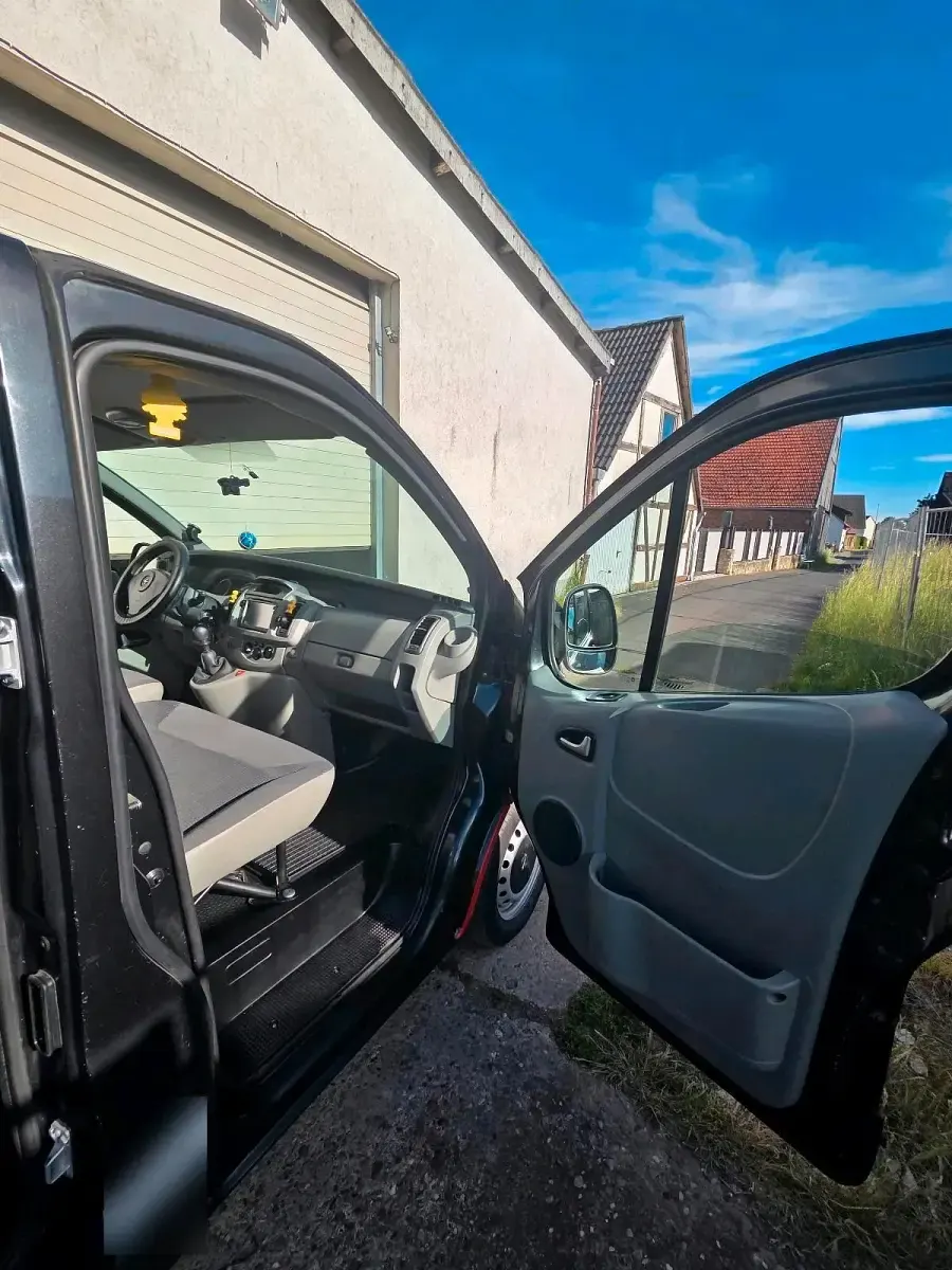 Gebraucht Opel Vivaro 145 PS (106 kW) 2010 Schwarz Van / Kleinbus