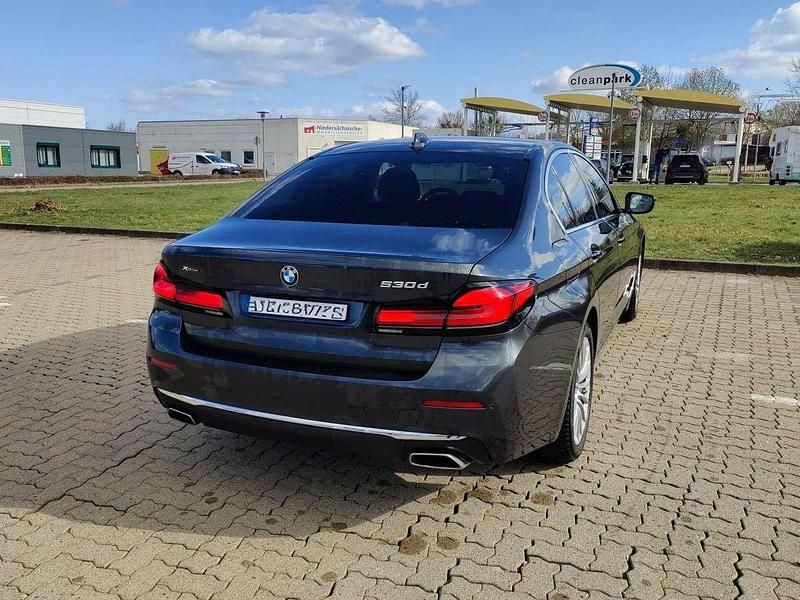 Gebraucht BMW 530 286 PS (210 kW) 2022 Grau Limousine