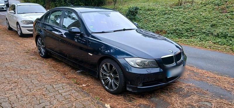 Blau Gebraucht 2006 BMW 320 Limousine | 2.750 € (Guter Preis) - Bild 1/4