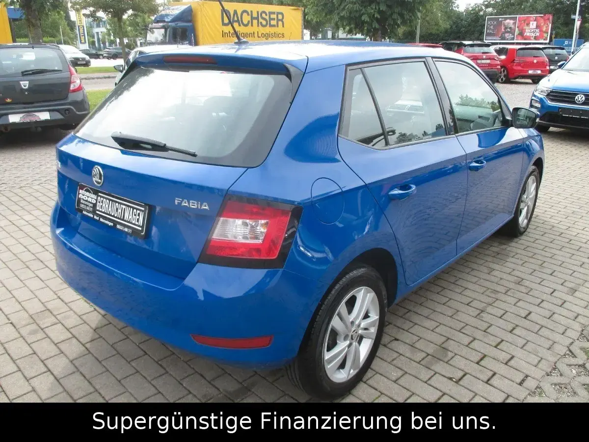 Gebraucht Skoda Fabia Ambition 95 PS (69 kW) 2019 Blau Kleinwagen