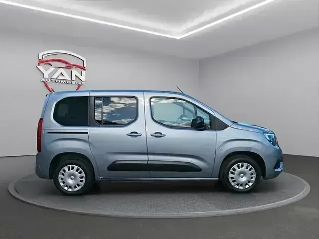 Gebraucht Opel Combo Life Elegance 131 PS (96 kW) 2023 Silber Van / Kleinbus