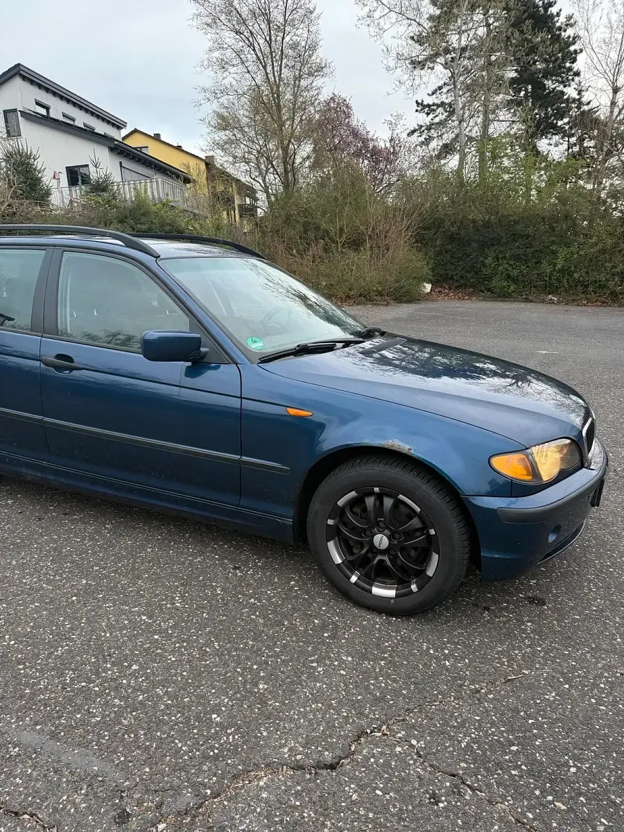 Gebraucht BMW 318 Basis 143 PS (105 kW) 2005 Blau Kombi
