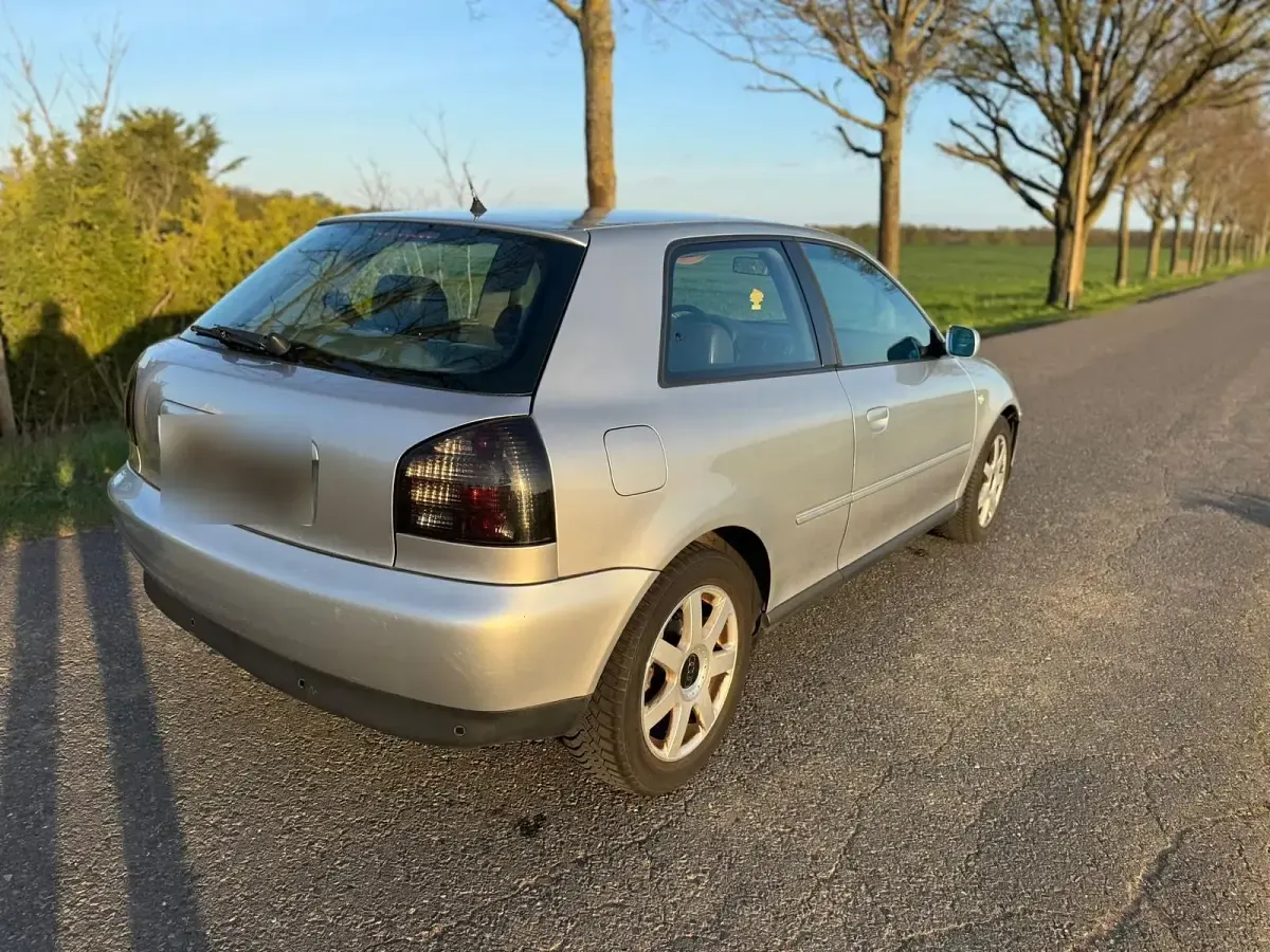 Używany Audi A3 150 KM (110 kW) 1999 Srebrny Hatchback