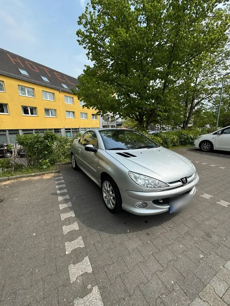 Gebraucht Peugeot 206 CC 113 PS (83 kW) 2005 Silber Cabrio