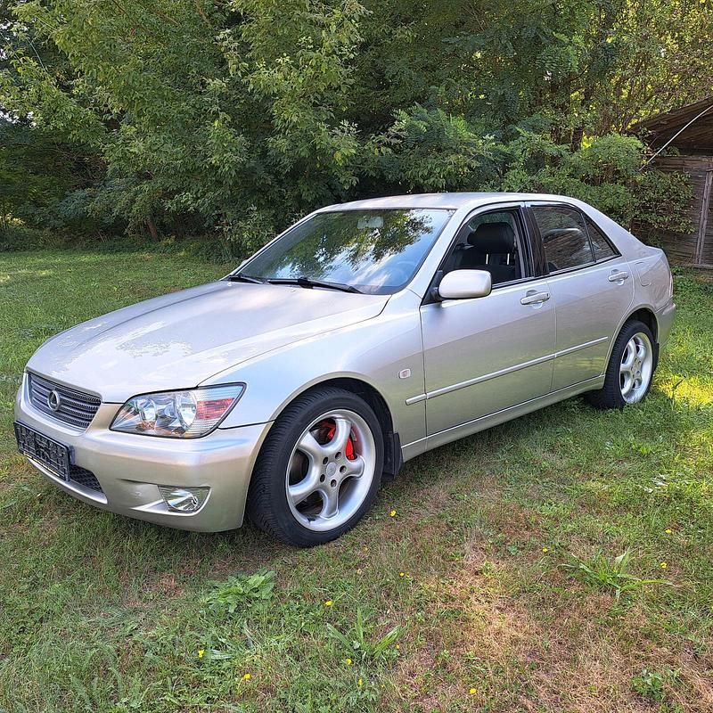 Silber Gebraucht 2001 Lexus IS200 Limousine | 9.700 € (Teuer) - Bild 1/4