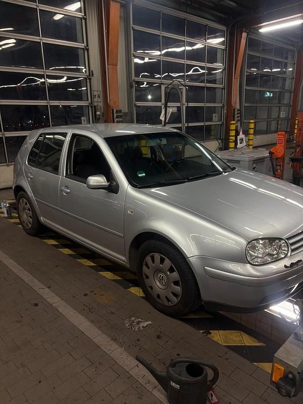 Gebraucht VW Golf IV 75 PS (55 kW) 2003 Silber Kleinwagen