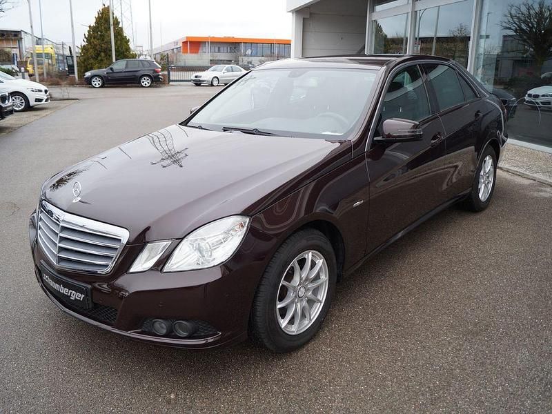 Gebraucht Mercedes E200 136 PS (100 kW) 2011 Braun Limousine