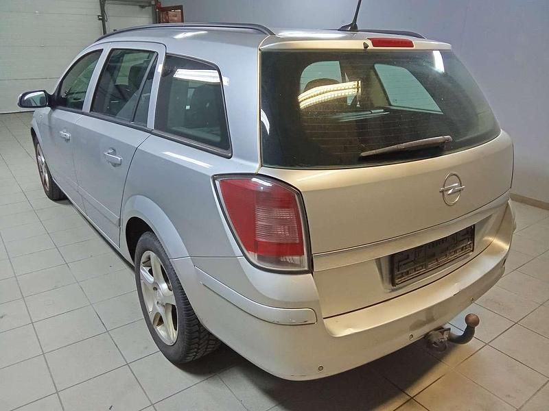 Gebraucht Opel Astra Edition 125 PS (91 kW) 2009 Argon silber/ice silver (m2) Kombi