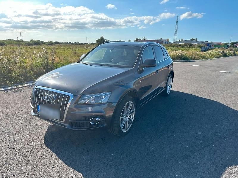 Grau Gebraucht 2010 Audi Q5 S-Line SUV | 9.599 € - Bild 1/4