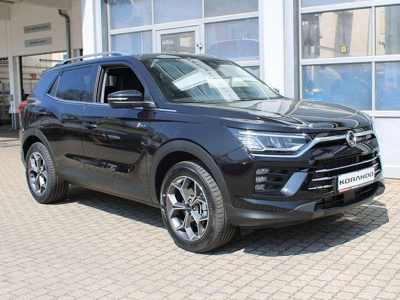 Space black Neu 2025 Ssangyong Korando SUV | 32.350 € - Bild 1/4