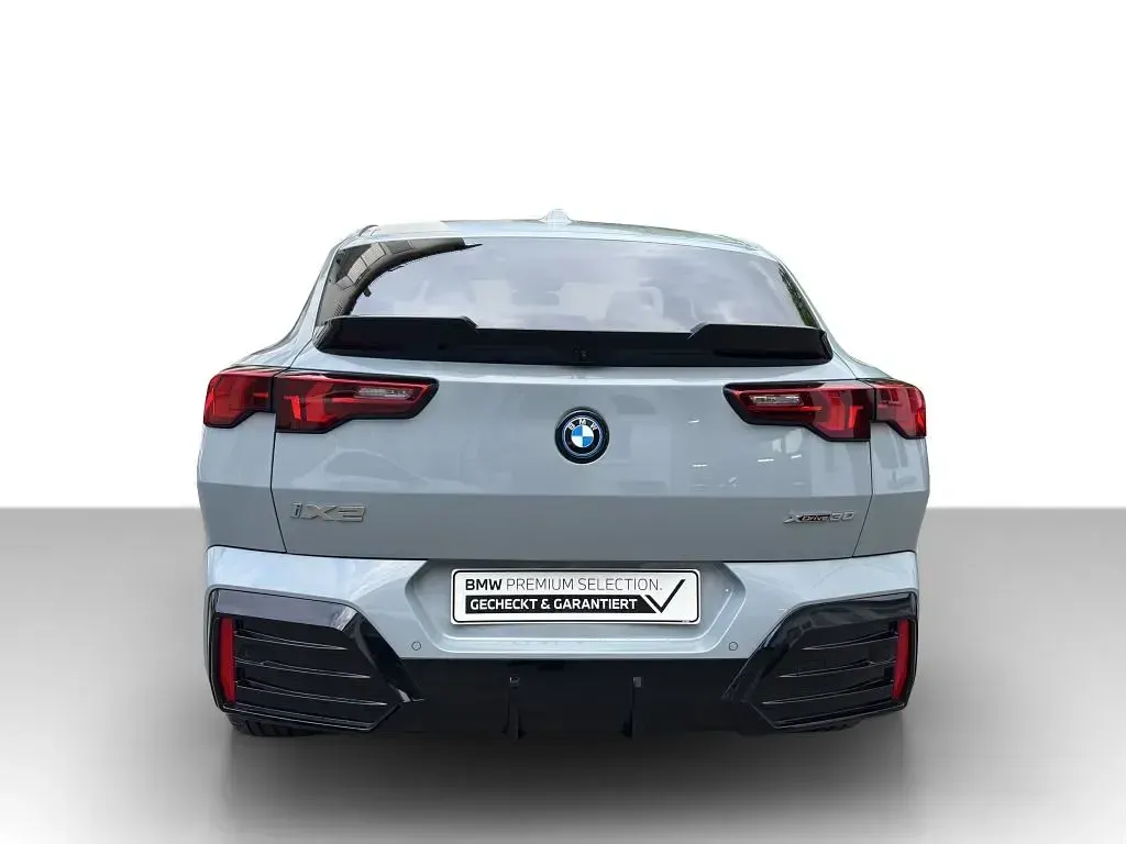 Gebraucht BMW iX2 M Sport 225 kW (306 PS) 2024 Grau SUV