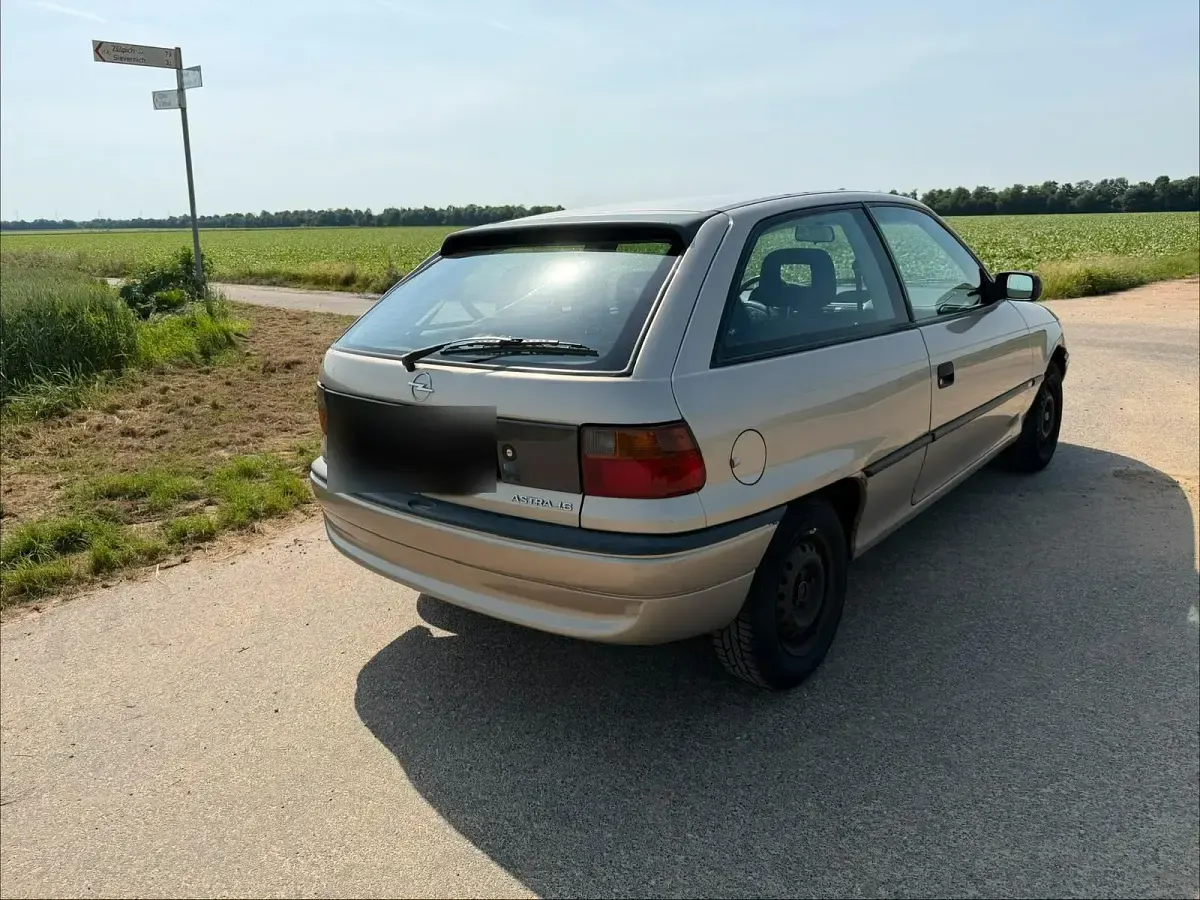 Gebraucht Opel Astra 75 PS (55 kW) 1997 Gold Coupé