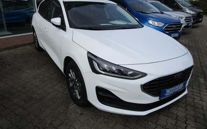 Weiß Gebraucht 2022 Ford Focus Titanium Limousine | 19.950 € (Fairer Preis) - Bild 1/4