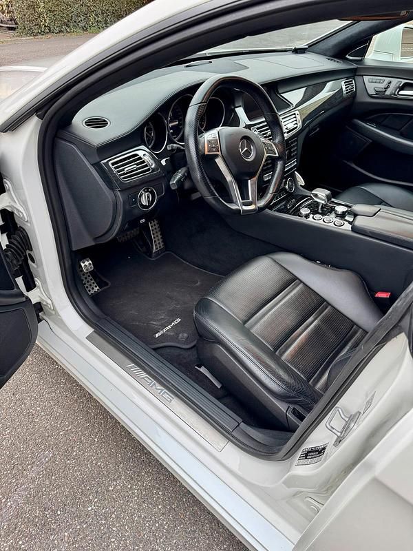 Gebraucht Mercedes CLS63 AMG AMG 525 PS (386 kW) 2011 Weiß Limousine