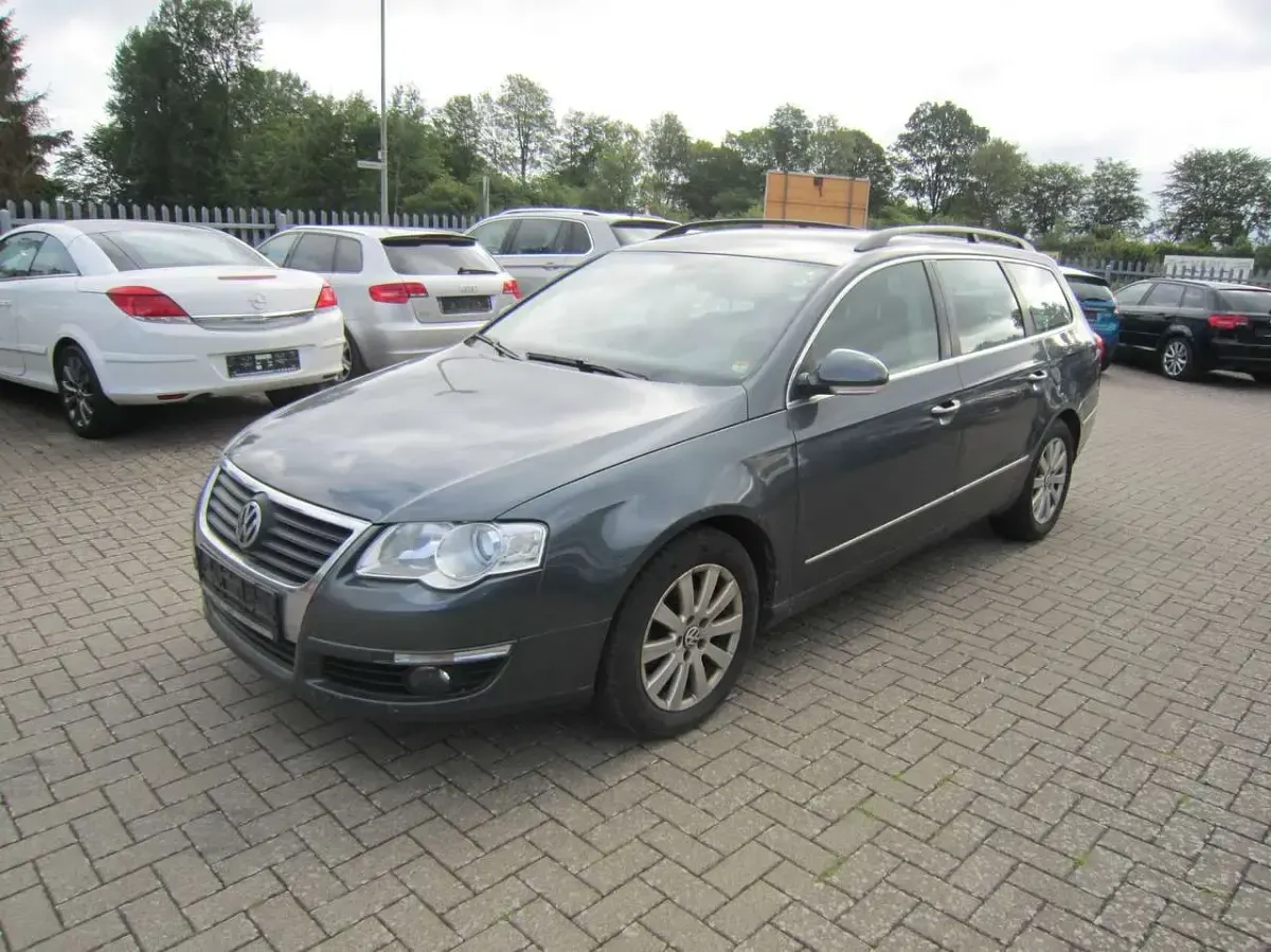 Gebraucht VW Passat Comfortline 140 PS (102 kW) 2010 Islandgrau perleffekt Kombi