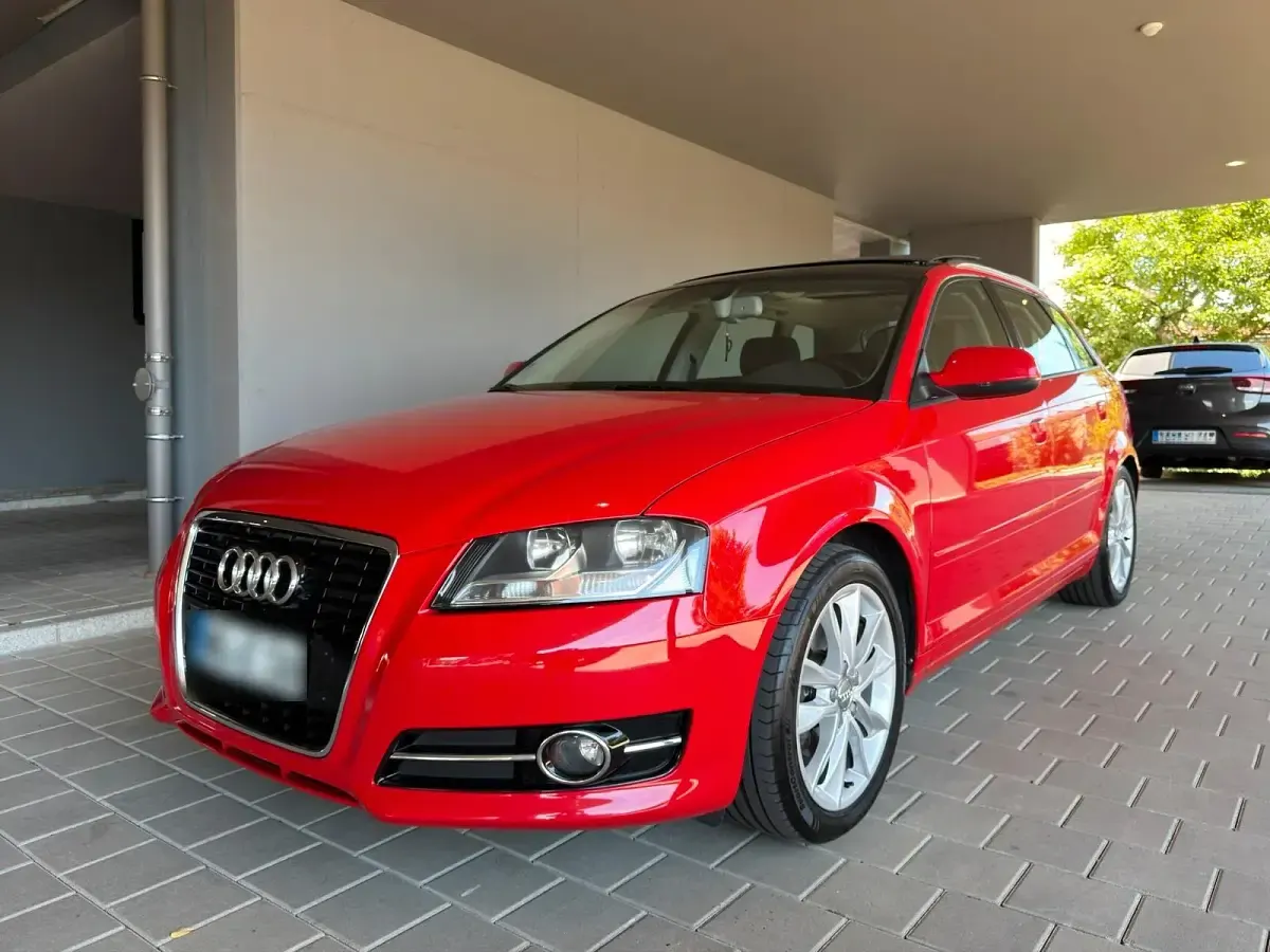 Gebraucht Audi A3 Sportback Ambition 140 PS (102 kW) 2010 Rot Kleinwagen