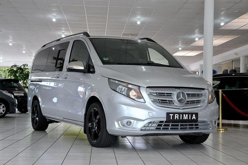 Silber Gebraucht 2015 Mercedes Vito Business Van / Kleinbus | 28.450 € - Bild 1/4