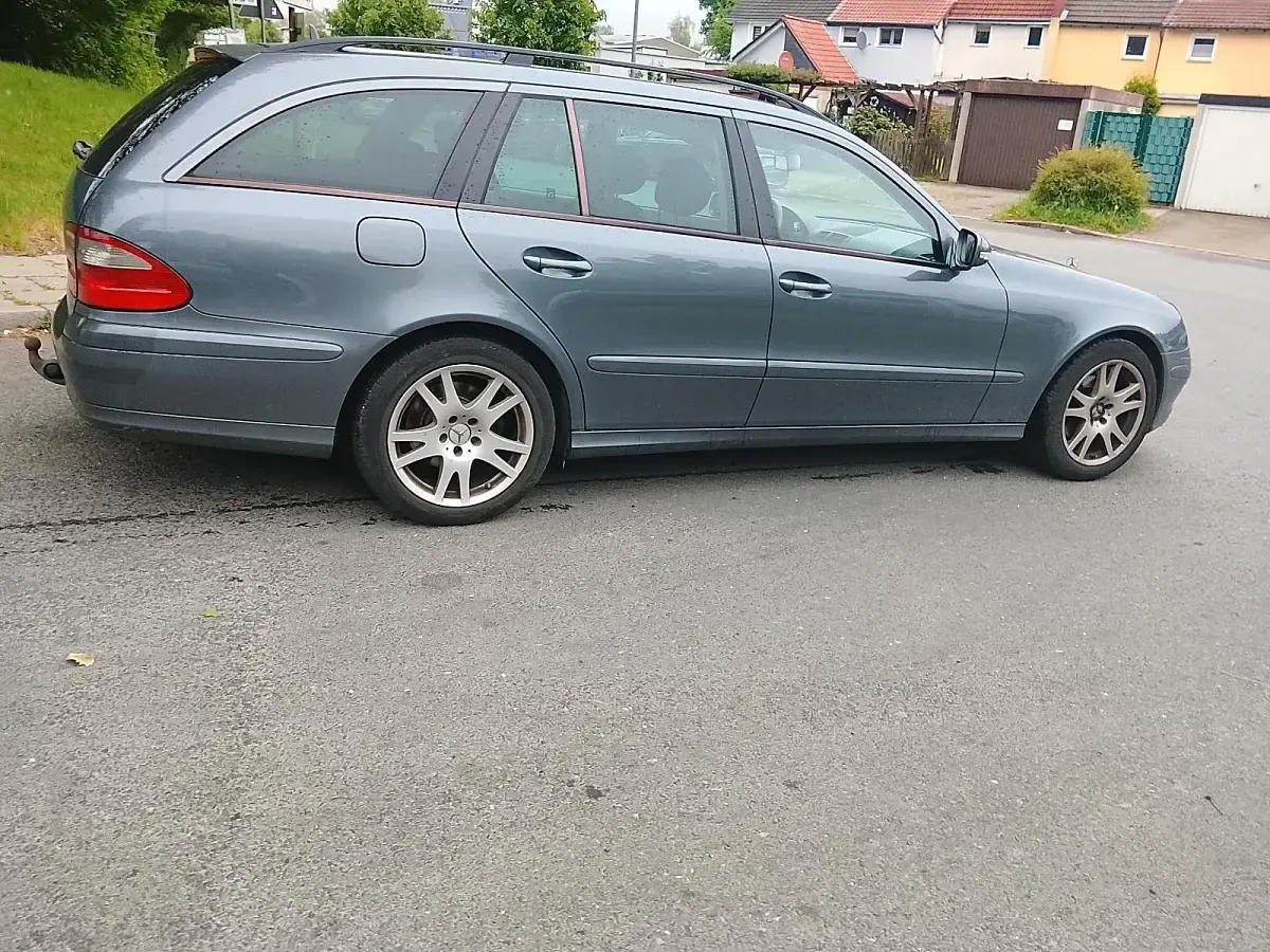 Usado Mercedes E220 170 CV (125 kW) 2007 Gris Familiar
