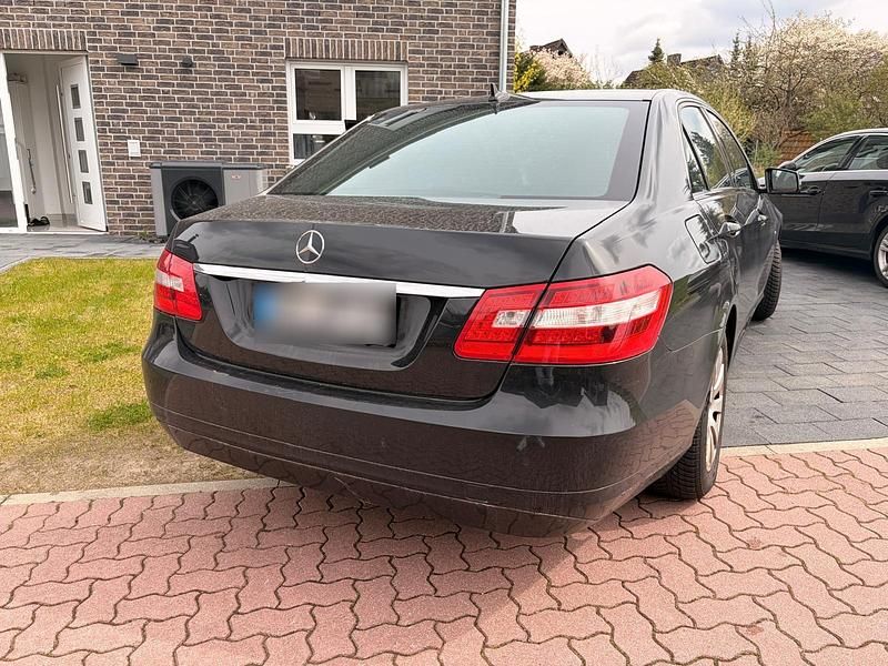 Gebraucht Mercedes E220 170 PS (125 kW) 2009 Schwarz Limousine