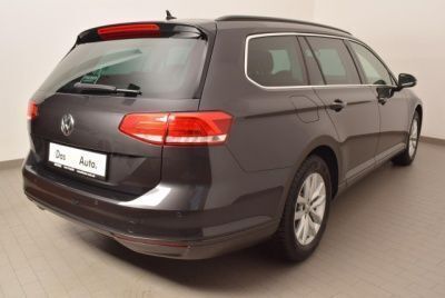Gebraucht VW Passat Comfortline 150 PS (110 kW) 2018 Grau metallic Kombi