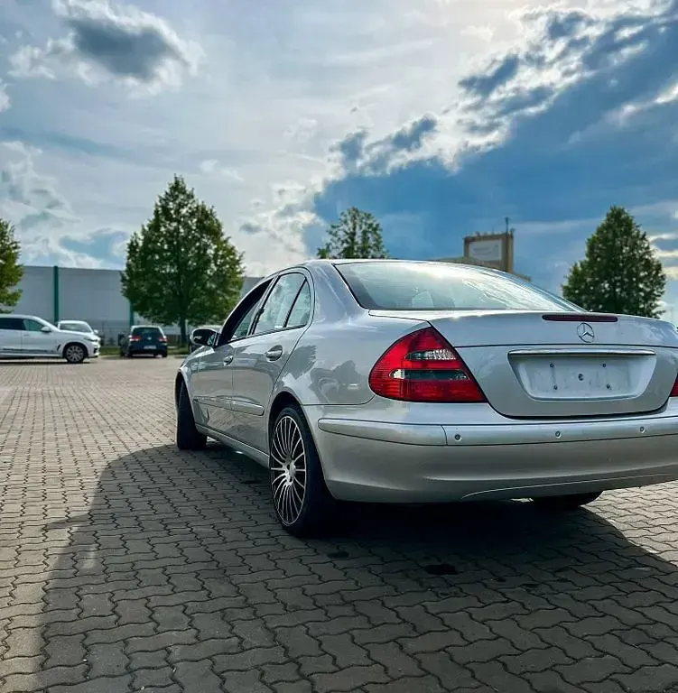 Brugt Mercedes E220 Classic 150 HK (110 kW) 2004 Sølv Sedan