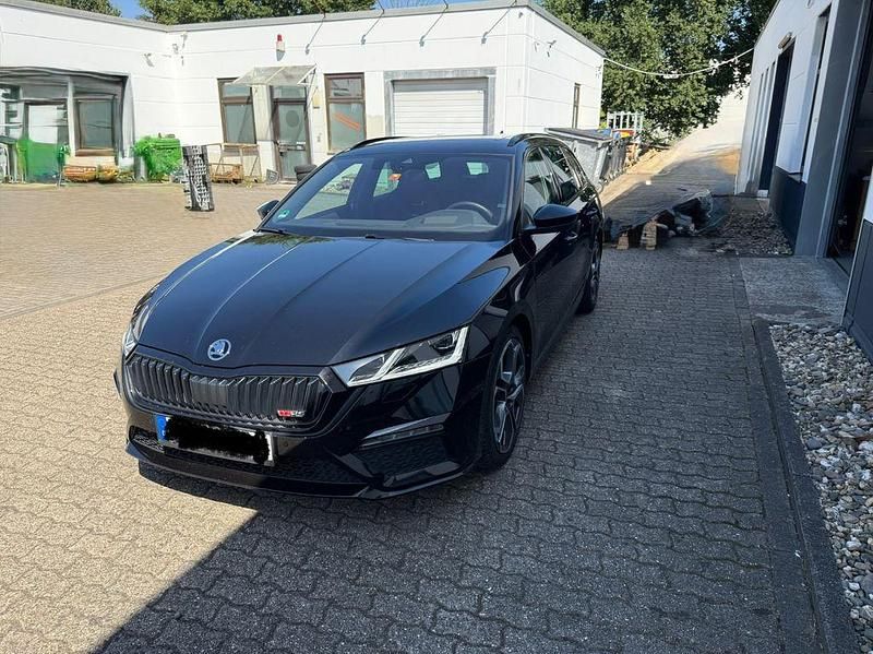 Schwarz Gebraucht 2024 Skoda Octavia RS Kombi | 41.490 € (Fairer Preis) - Bild 1/4
