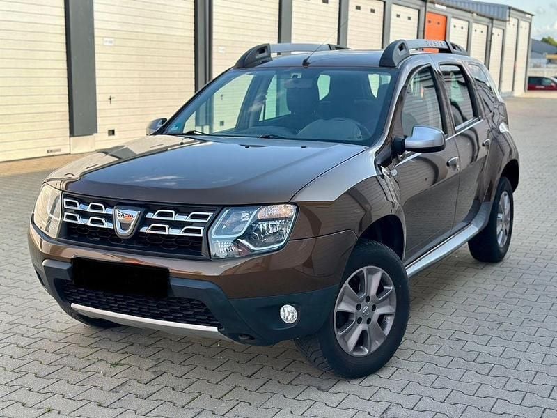 Braun Gebraucht 2014 Dacia Duster Lauréate SUV | 4.690 € (Fairer Preis) - Bild 1/4