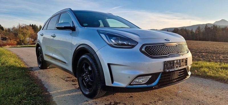 Gebraucht Kia Niro Spirit 105 PS (77 kW) 2018 Silber SUV
