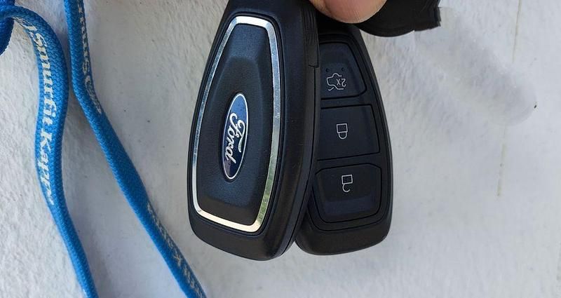 Gebraucht Ford Kuga Titanium 150 PS (110 kW) 2018 Schwarz SUV