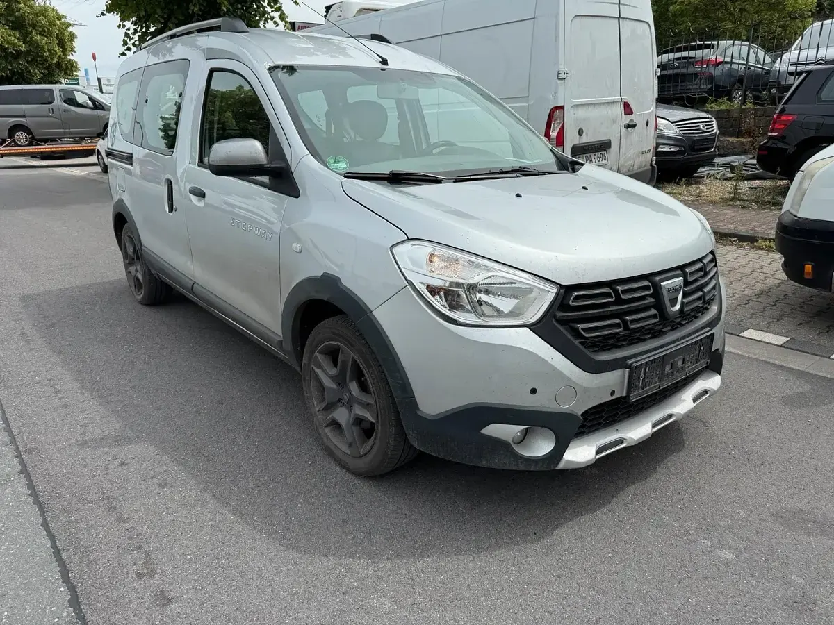 Gebraucht Dacia Dokker Stepway 116 PS (85 kW) 2017 Silber Van / Kleinbus