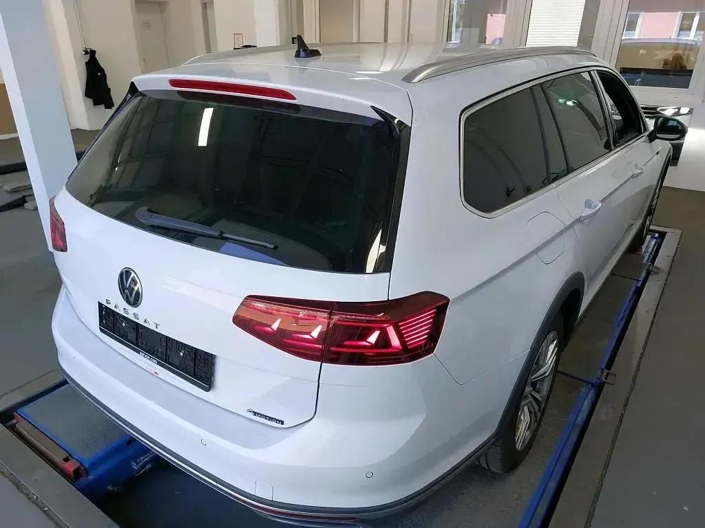 Gebraucht VW Passat Alltrack 200 PS (147 kW) 2024 Weiß Kombi