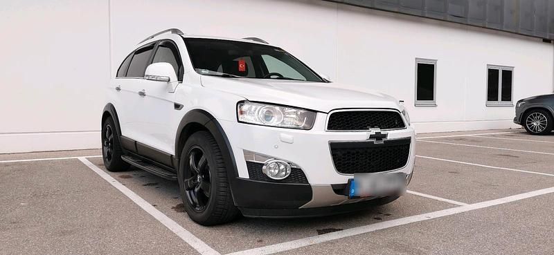 Weiß Gebraucht 2013 Chevrolet Captiva Sport SUV | 12.250 € - Bild 1/4