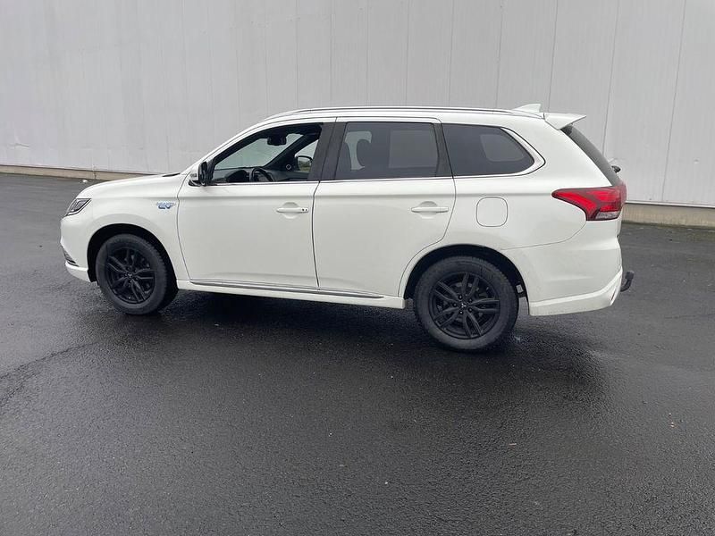 Gebraucht Mitsubishi Outlander P-HEV Top 224 PS (164 kW) 2019 Weiß SUV
