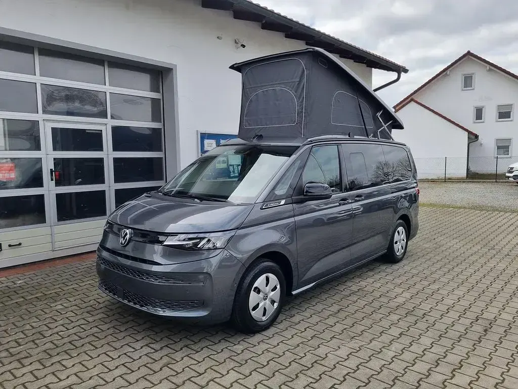 Neu VW California Beach 150 PS (110 kW) 2026 Grau Van