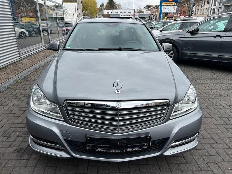 Gebraucht Mercedes C180 156 PS (114 kW) 2012 Grau Kombi